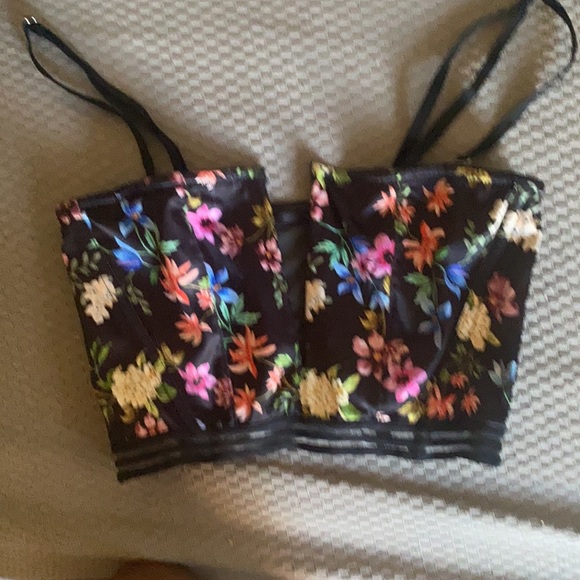 VS crop top - Picture 3 of 4